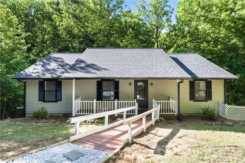 Homes For Sale - 1029 Woodlawn Drive<br/> Cleveland, GA 30528