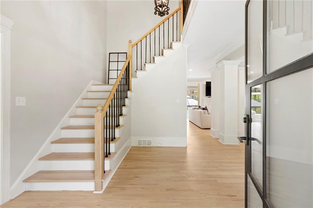 5790 Heards Forest Drive, Atlanta, Georgia image 4