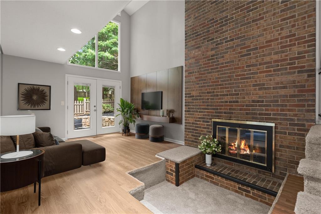 225 Lakeview Ridge W