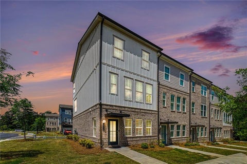 Townhouse For Sale - 1000 Taylor Court<br/> Acworth, GA 30102
