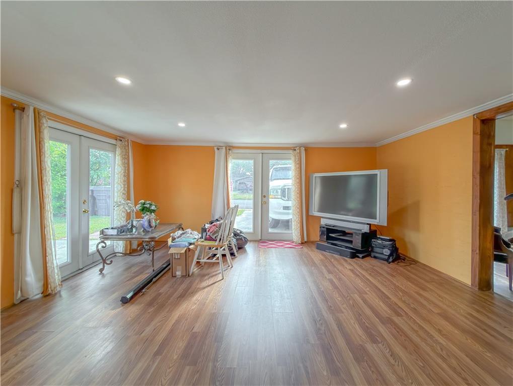 1105 E College Street