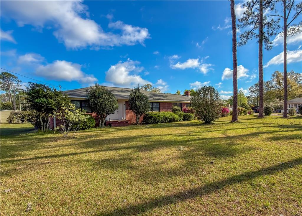 1105 E College Street