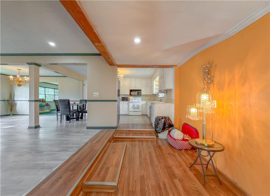 1105 E College Street