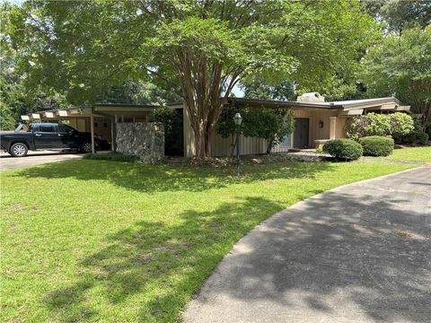 Homes For Sale - 123 Tanglewood Drive<br/> Warner Robins, GA 31093
