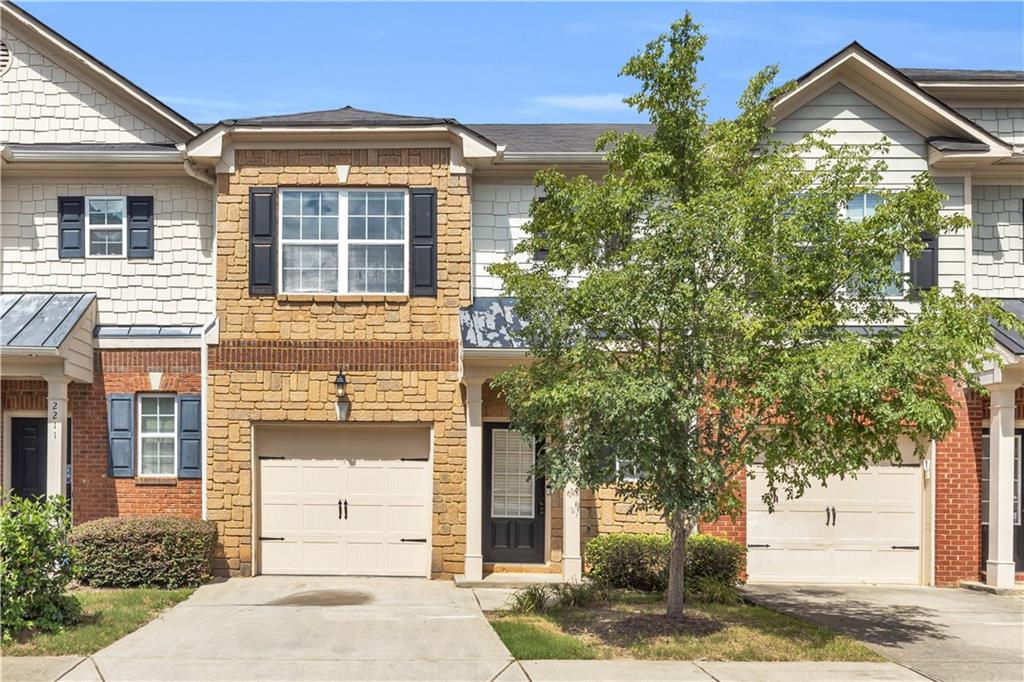 Welcome to this newly renovated townhouse sitting at the most convinient location. 3 mins to I-85, 10 mins to Costco and only a few minutes trail walk to the charming and peaceful view of Pinnacle Park. The whole house was newly renovated with lots upgrades. First floor is open floor featured laminated flooring and spacious living room. Dining area are bright and modern. Kitchen featured granite countertop, with comfort layout that makes cooking fast and efficient. Stairs and second floor featured thick luxury carpets. Master room is spacious with high ceilings and in-suite full bathroom. Big walk-in closet means huge storing capacity. Two bedrooms and full bathroom offers many possibilities like kidroom, guest room or office. Outside patio is neat and cozy. You may do some BBQ or just lay back and chilling. Come and check out your future home and you will love it.