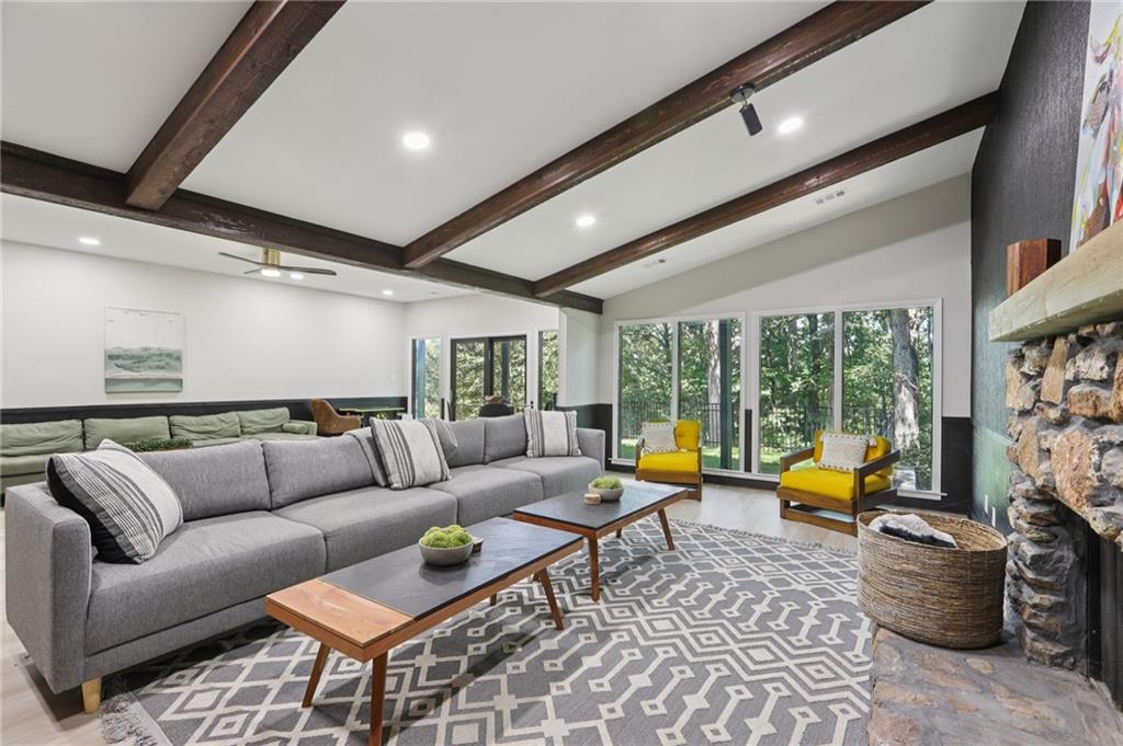 120 Huntcliff Point