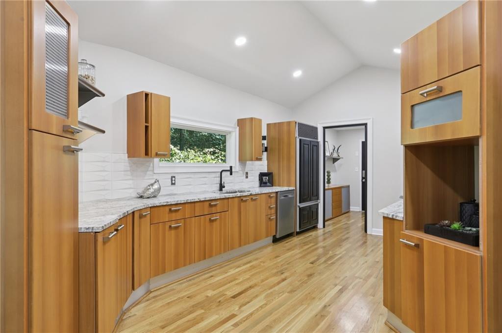 120 Huntcliff Point