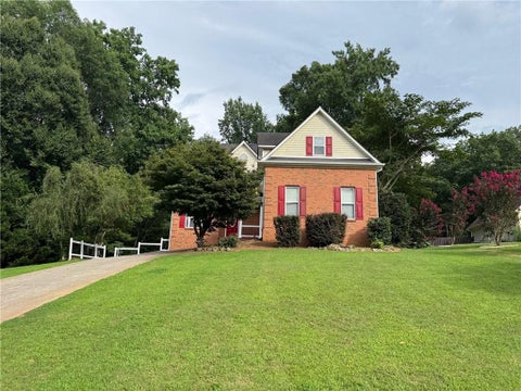 Homes For Sale - 522 Morgan Court<br/> Hampton, GA 30228