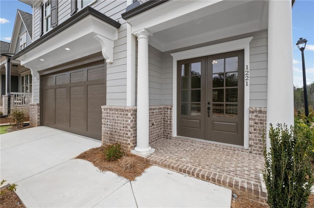 1221 Lakeside Overlook