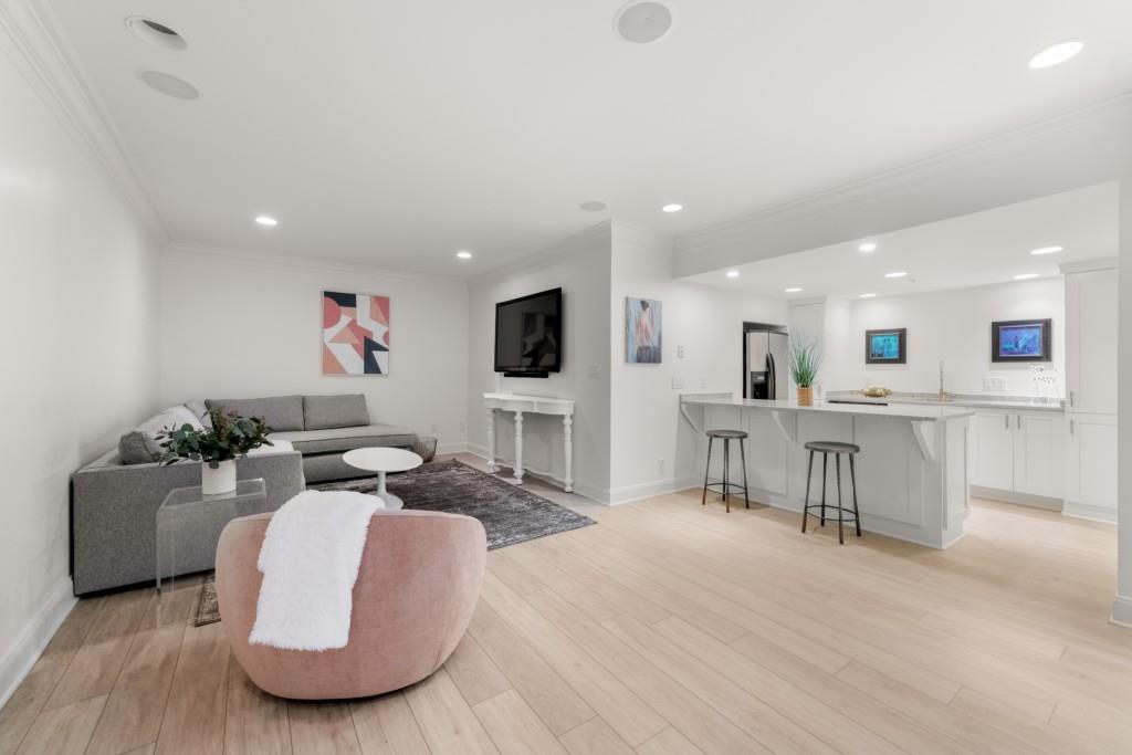 Long Island Manor - Residential