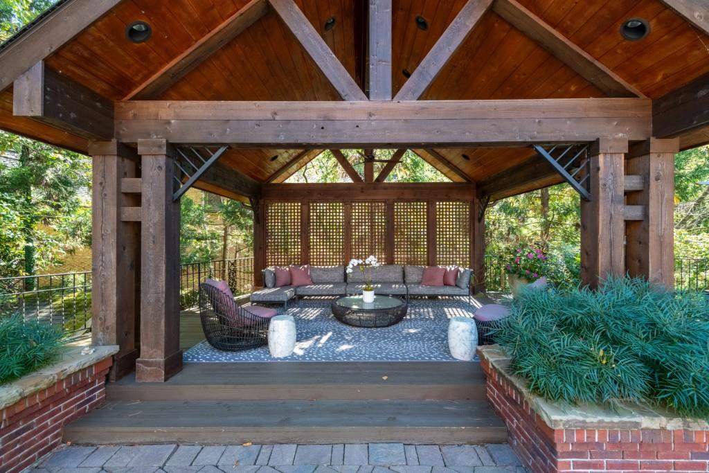 Long Island Manor - Residential