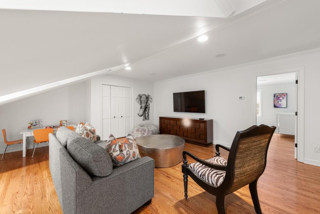 Long Island Manor - Residential