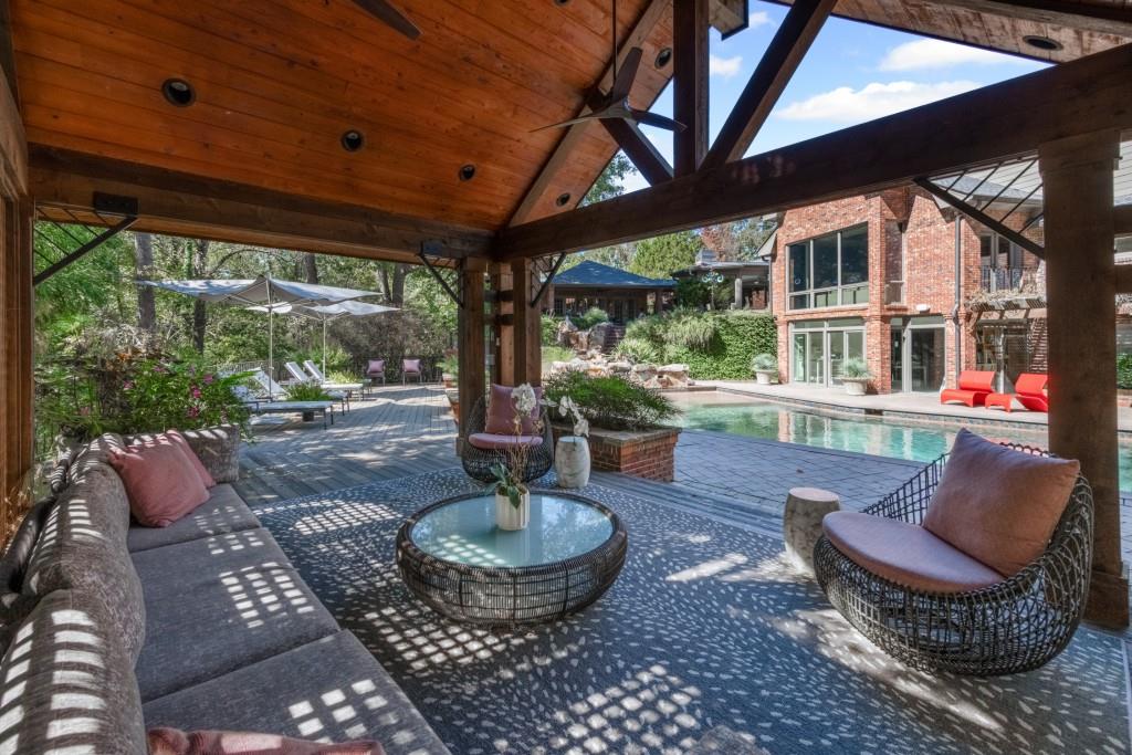 Long Island Manor - Residential