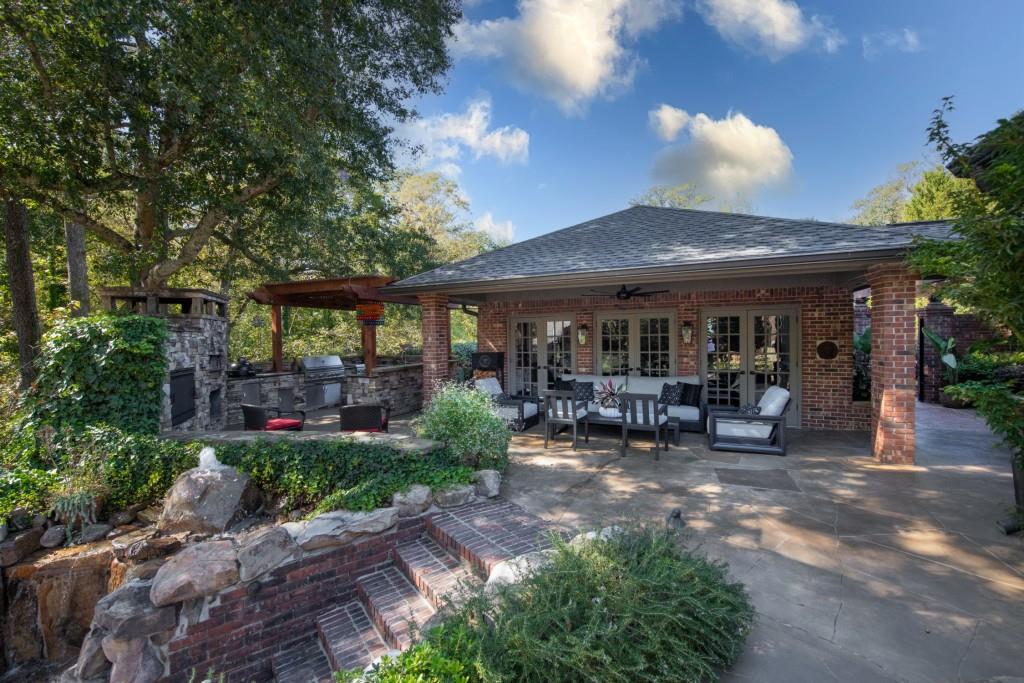 Long Island Manor - Residential