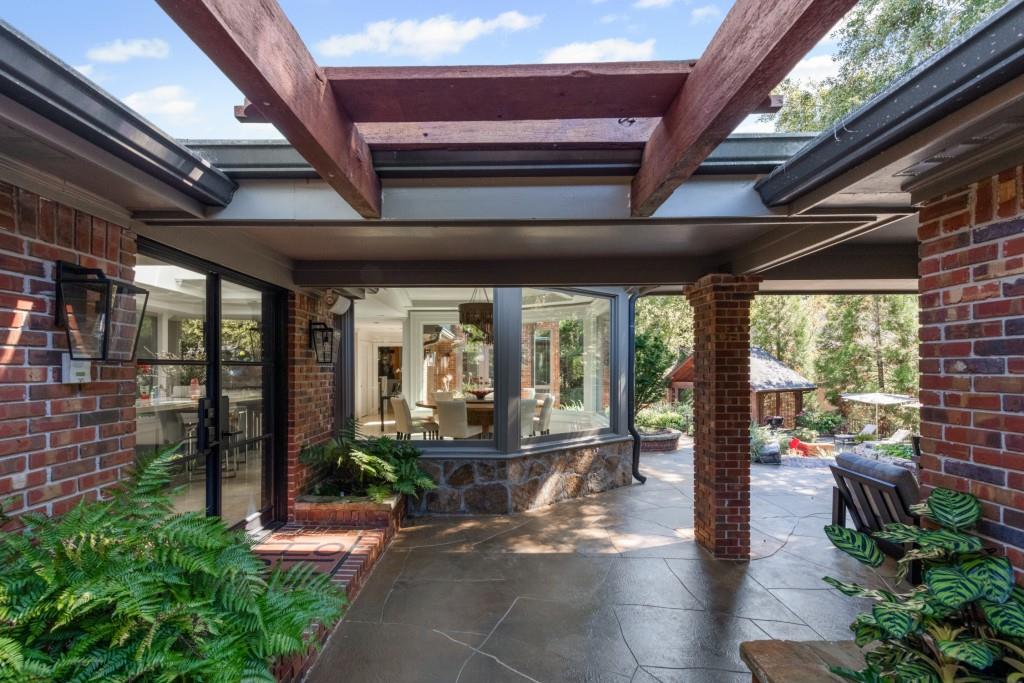 Long Island Manor - Residential