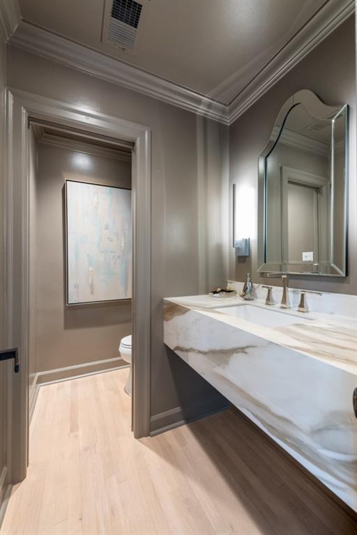 Long Island Manor - Residential