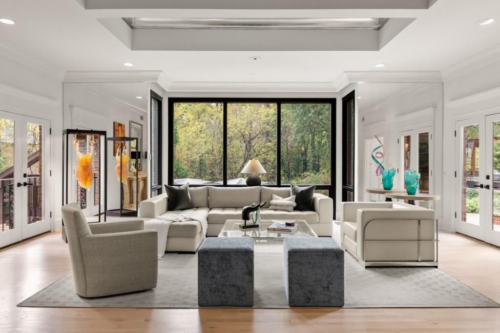 Long Island Manor - Residential