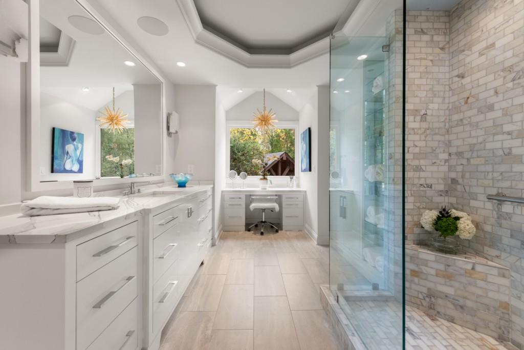 Long Island Manor - Residential