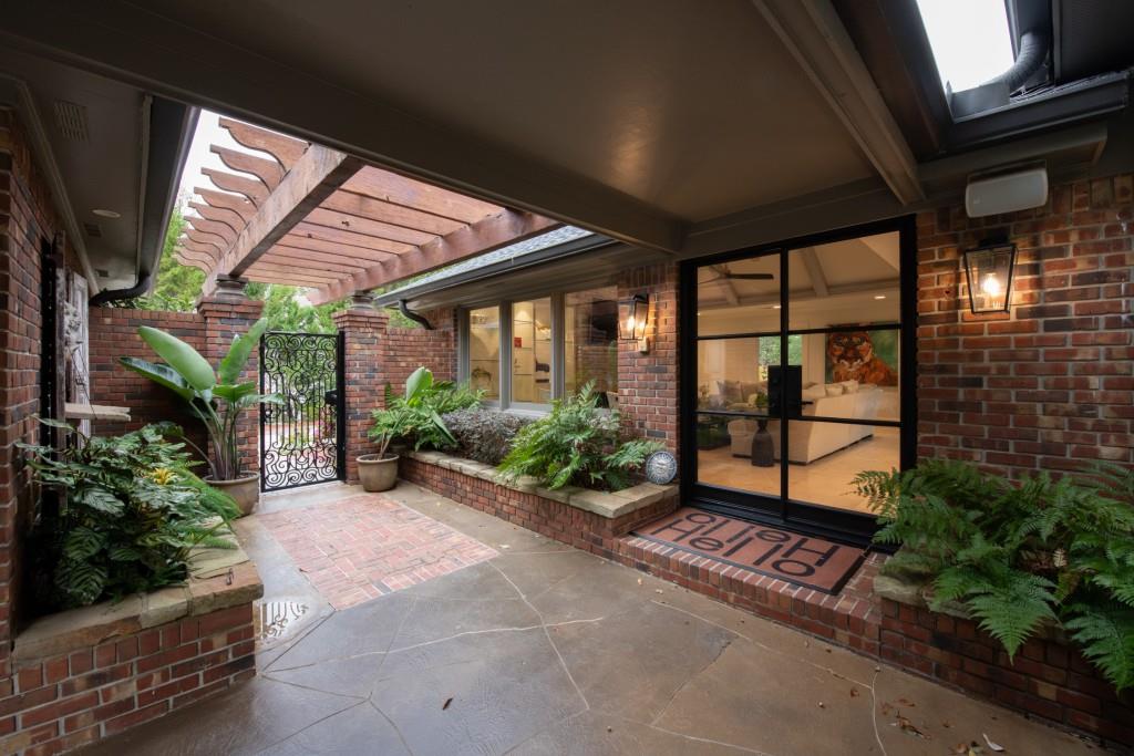 Long Island Manor - Residential