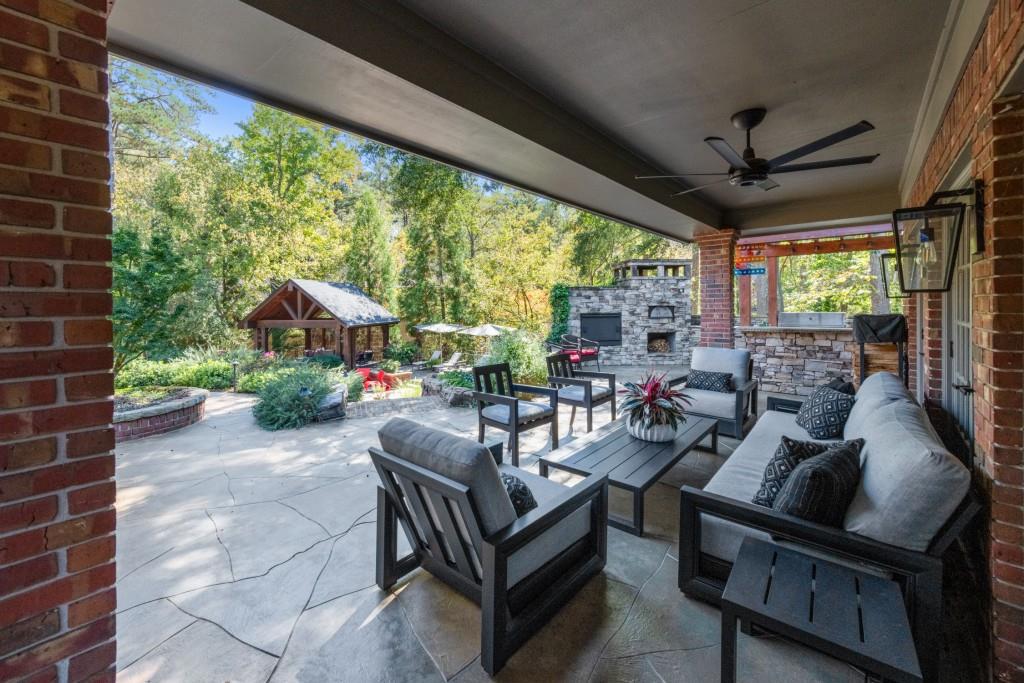 Long Island Manor - Residential