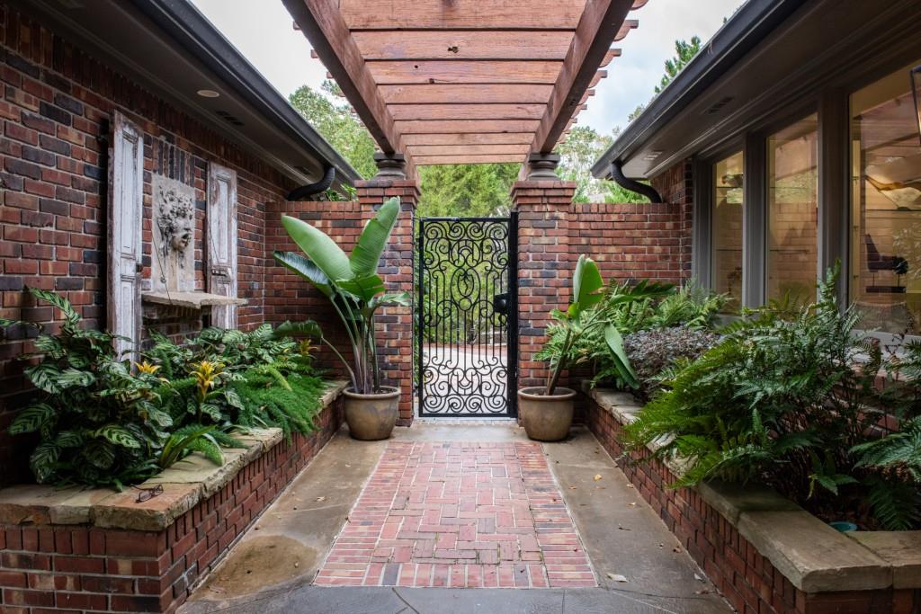 Long Island Manor - Residential