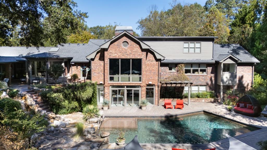 Long Island Manor - Residential