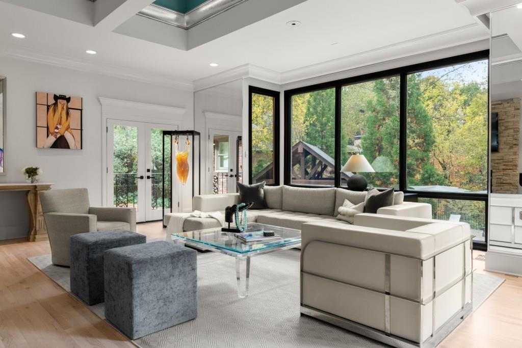 Long Island Manor - Residential