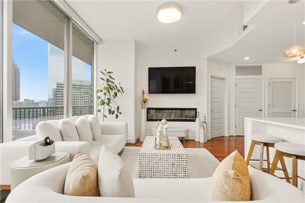 1080 Peachtree Street NE 1712