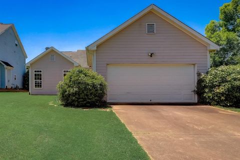 A home in Fairburn