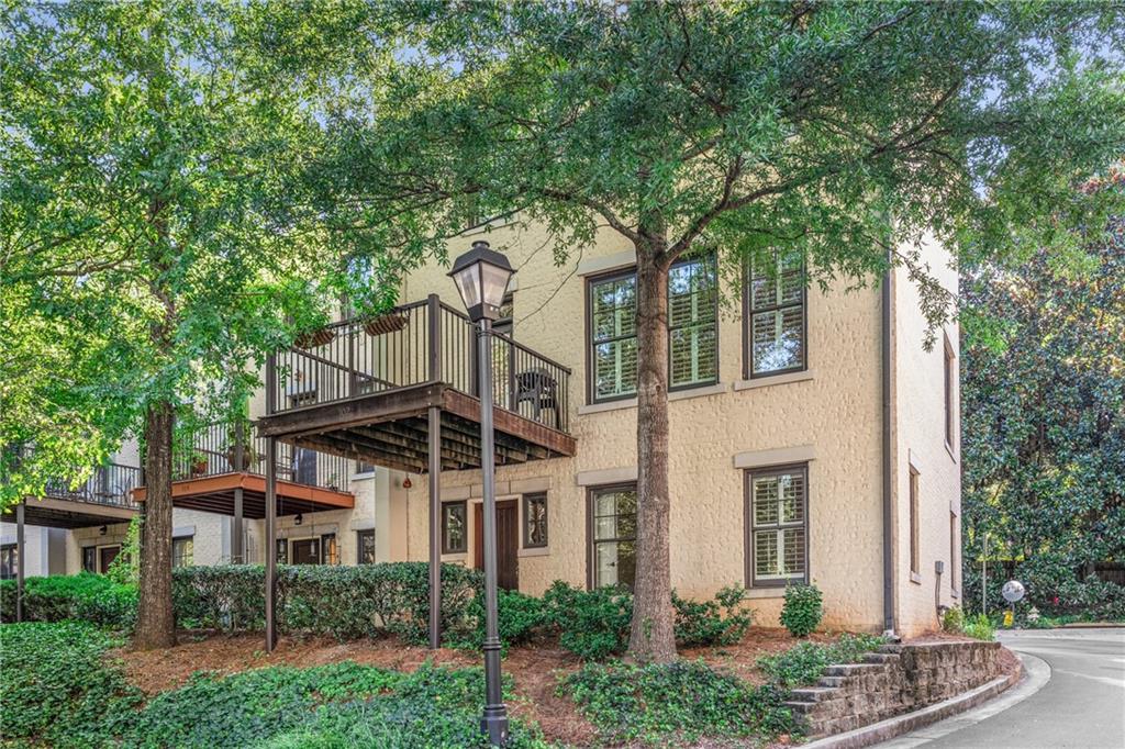 102 Knob Hills Circle