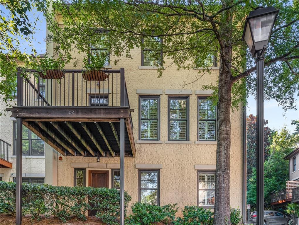 102 Knob Hills Circle