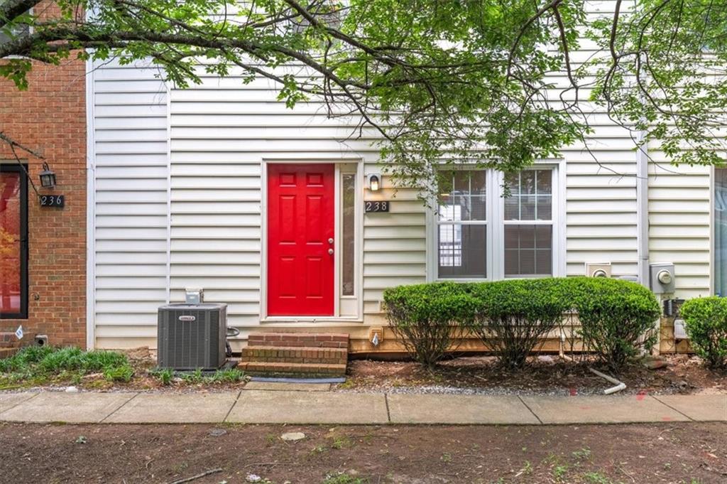 238 Chads Ford Way, Roswell, Georgia image 2