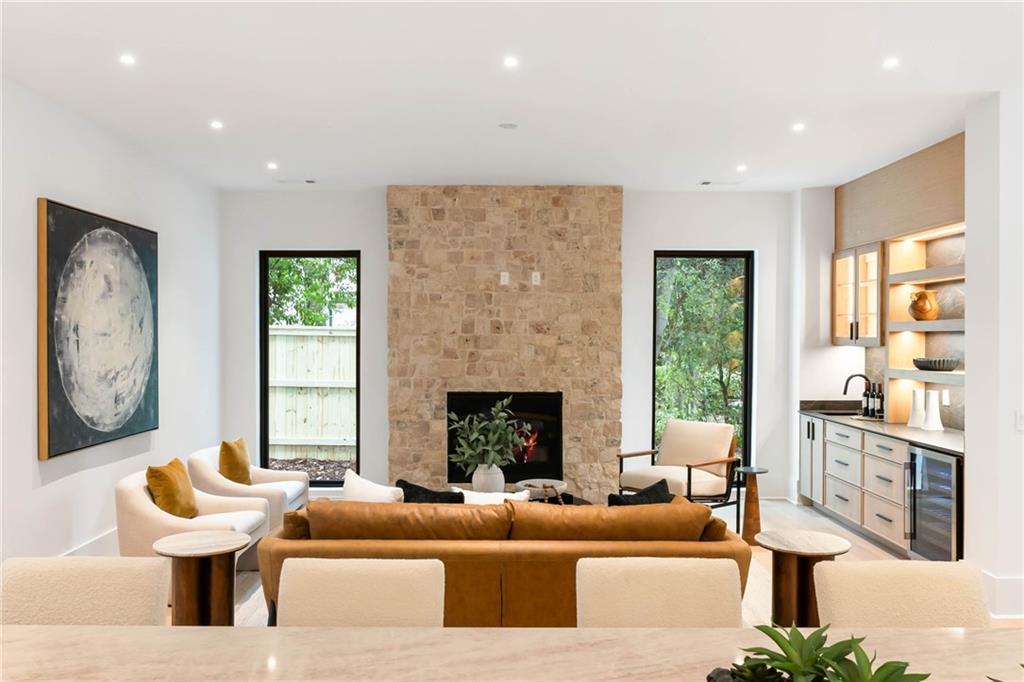 580 Elmwood Drive NE