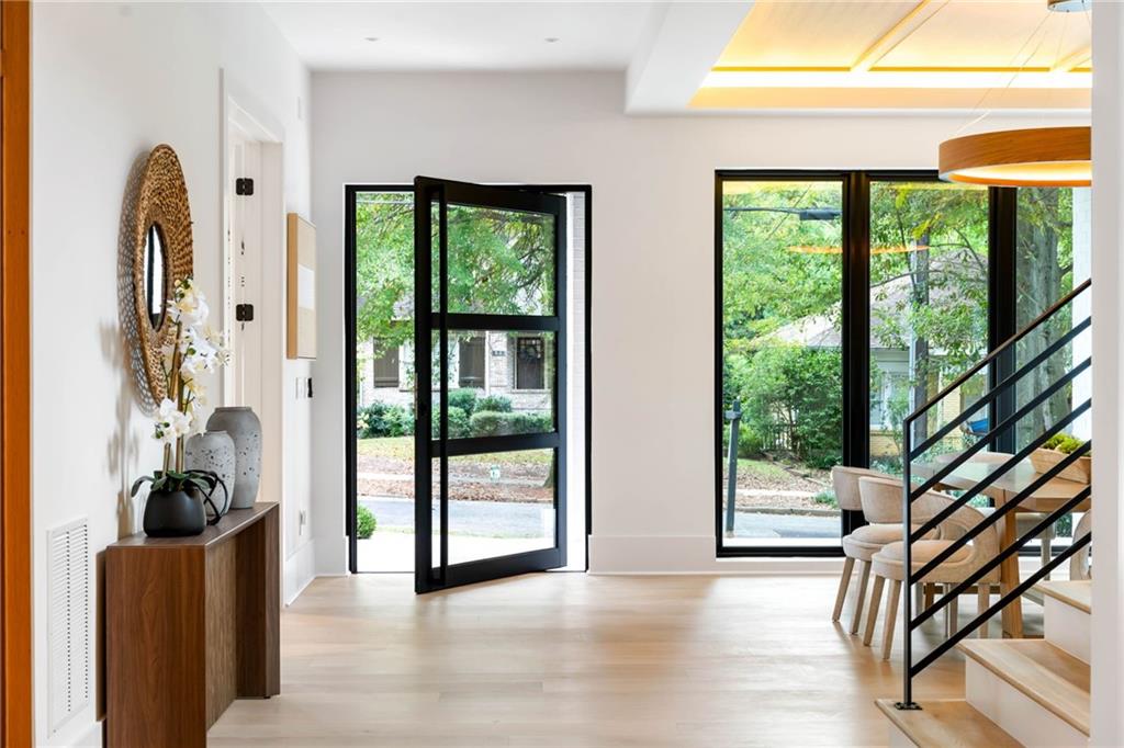 580 Elmwood Drive NE