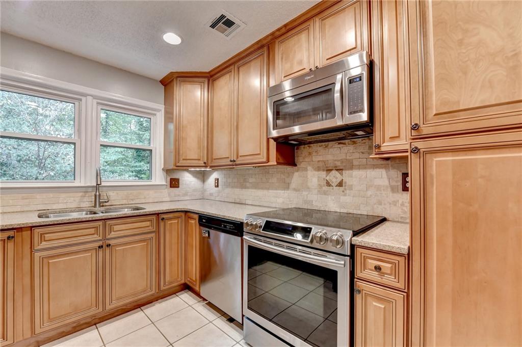 2475 Northlake Court NE