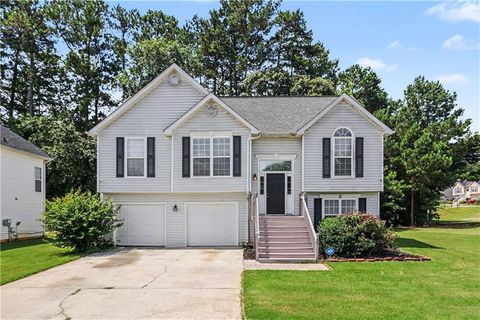 Homes For Sale - 136 Harbour Lake Drive<br/> Fayetteville, GA 30215