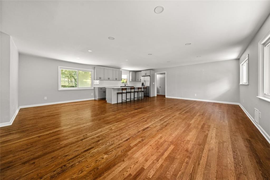 809 Shadybrook Drive NE