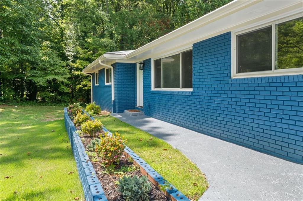 809 Shadybrook Drive NE