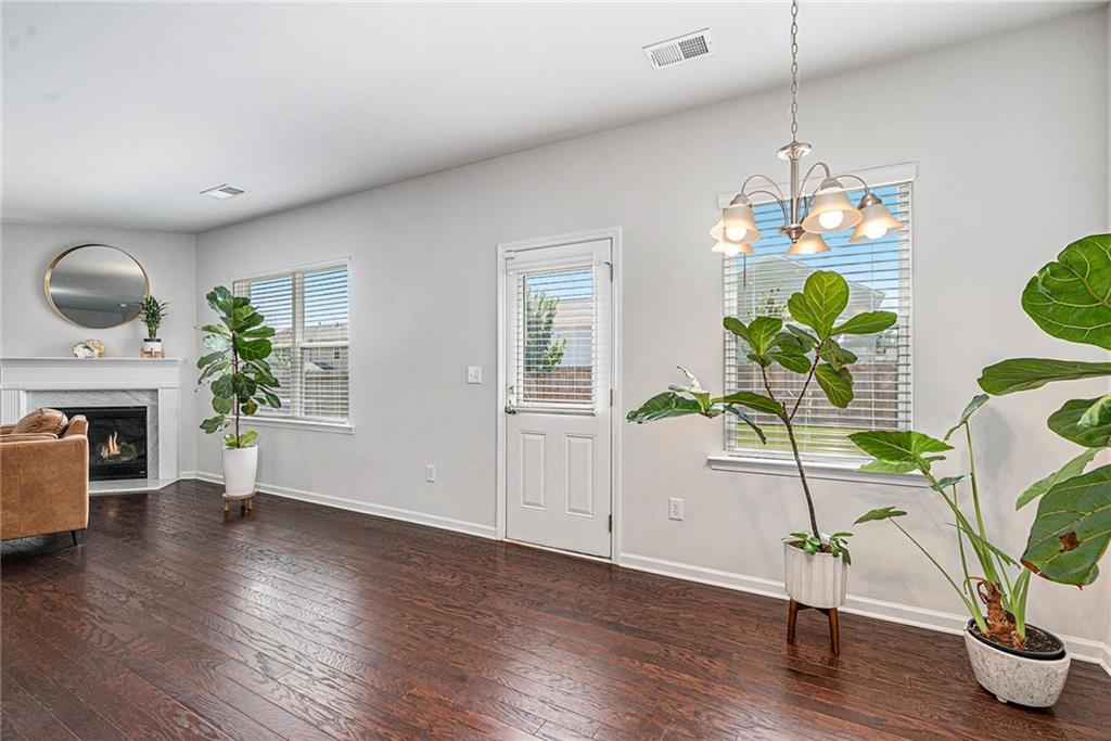 813 Royal Red Court