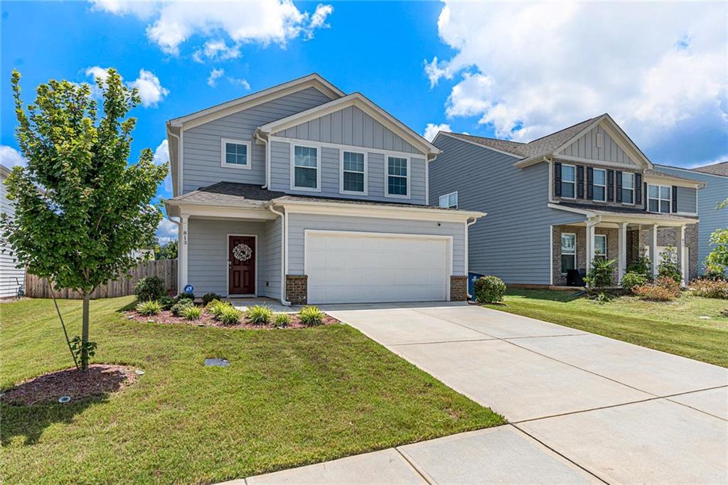 813 Royal Red Court