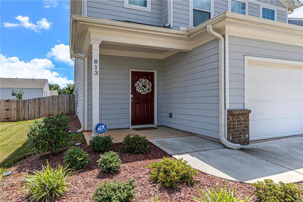 813 Royal Red Court