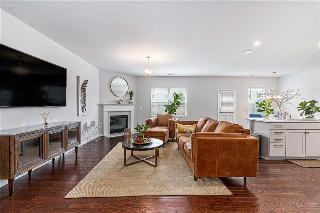 813 Royal Red Court