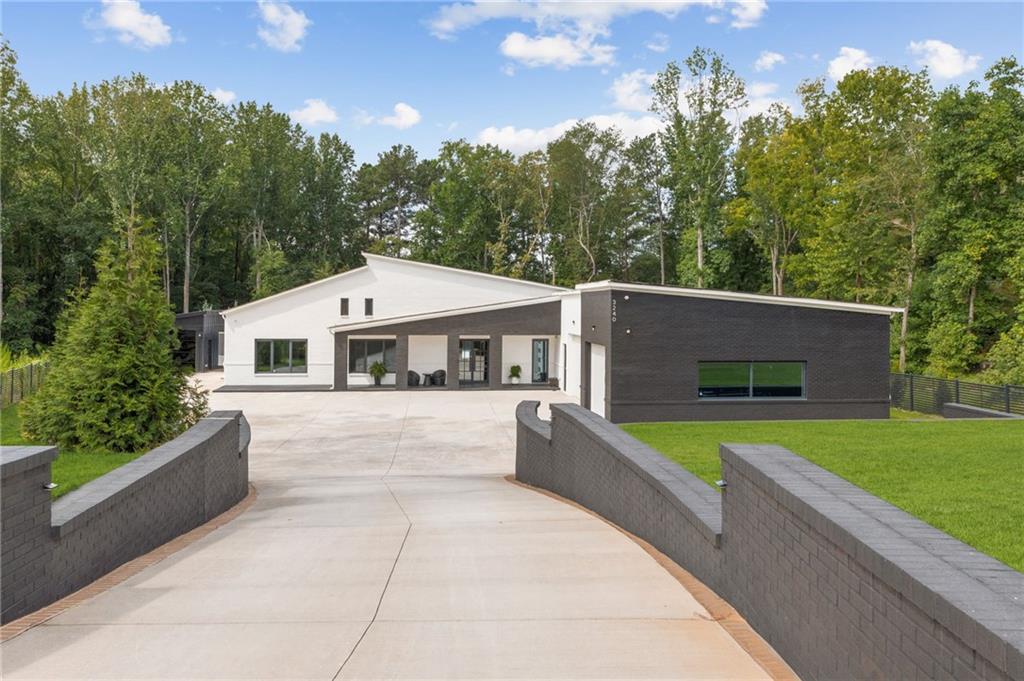 3240 Smithtown Road