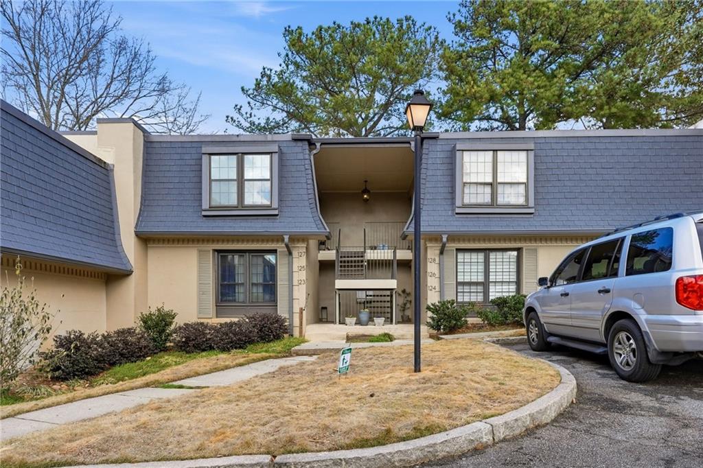 123 Maison Place NW
