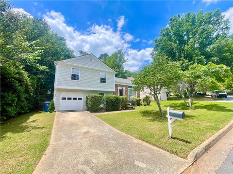 Homes For Rent - 10680 Mortons Crossing<br/> Alpharetta, GA 30022