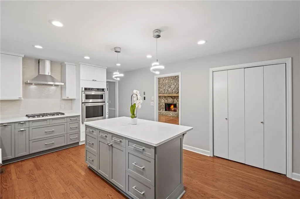 Marietta, Georgia 30068, United States, 4 Bedrooms Bedrooms, ,4 BathroomsBathrooms,Residential,Active,151115