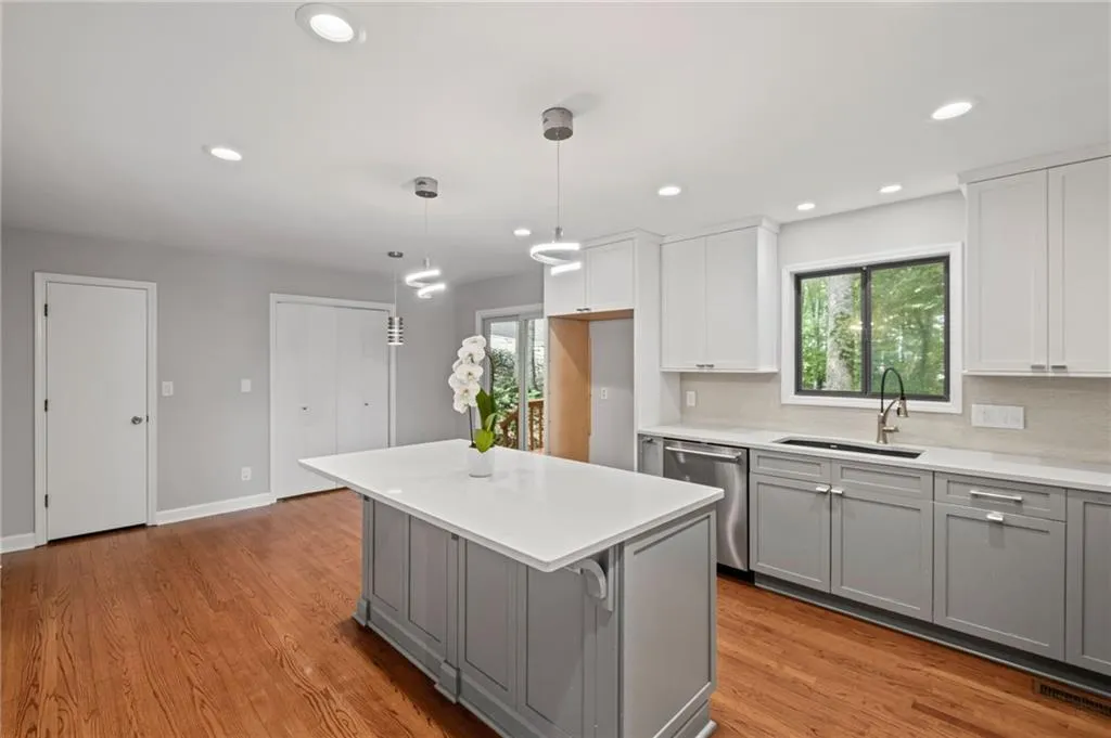 Marietta, Georgia 30068, United States, 4 Bedrooms Bedrooms, ,4 BathroomsBathrooms,Residential,Active,151115