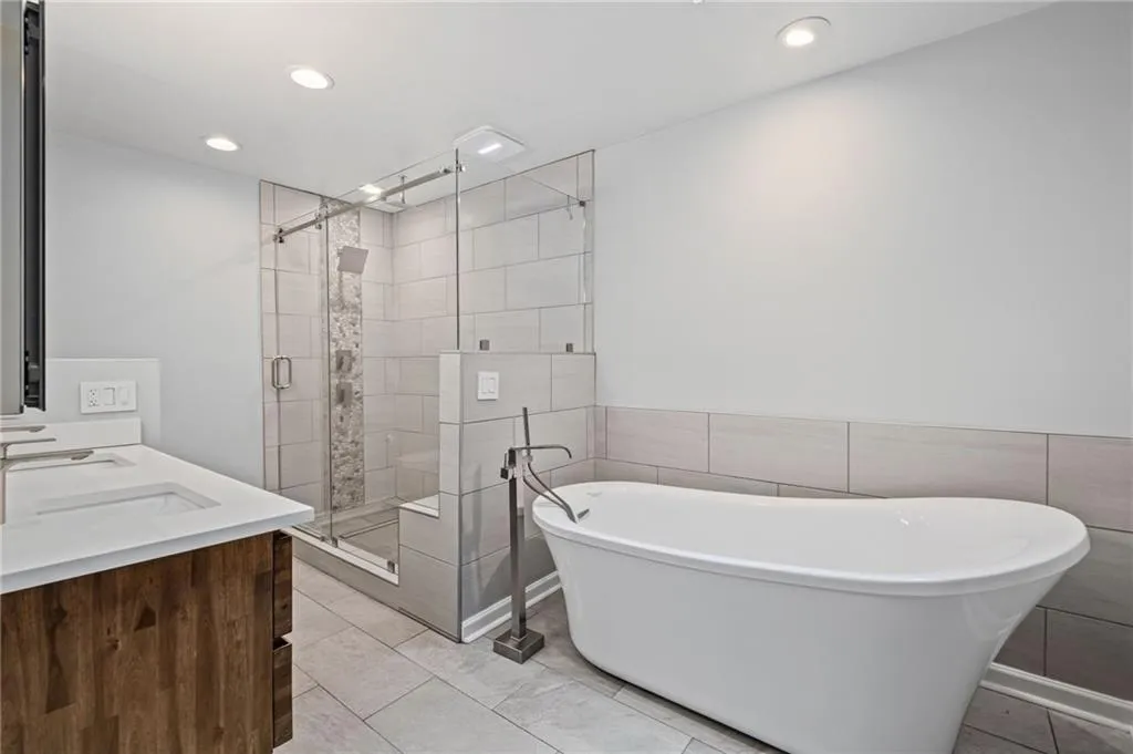 Marietta, Georgia 30068, United States, 4 Bedrooms Bedrooms, ,4 BathroomsBathrooms,Residential,Active,151115