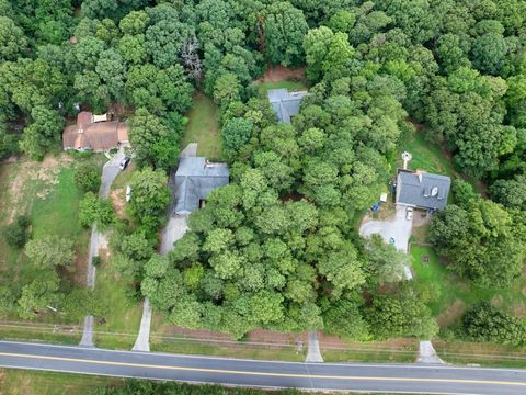 A home in Hoschton