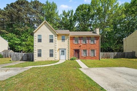 Townhouse For Sale - 7965 Creekstone Way<br/> Riverdale, GA 30274